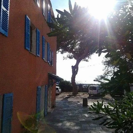 Casa vacanze Maison face à la mer, jardin 11personnes Luri